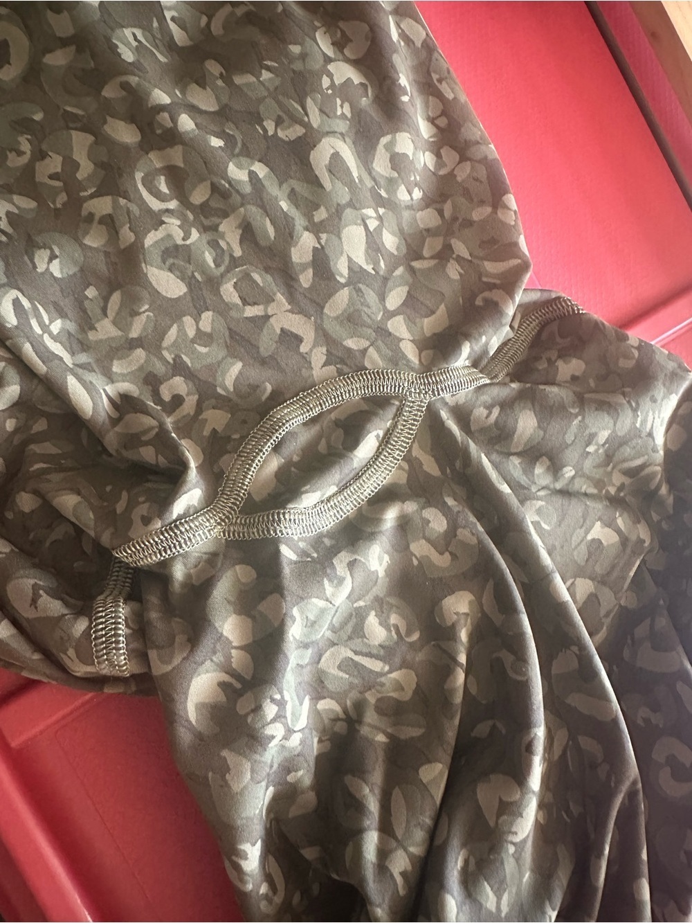 Lululemon Base Pace High-Rise Tight 28"
Intertwined Camo Olive W5DX7S size 8 - Picture 5 of 9